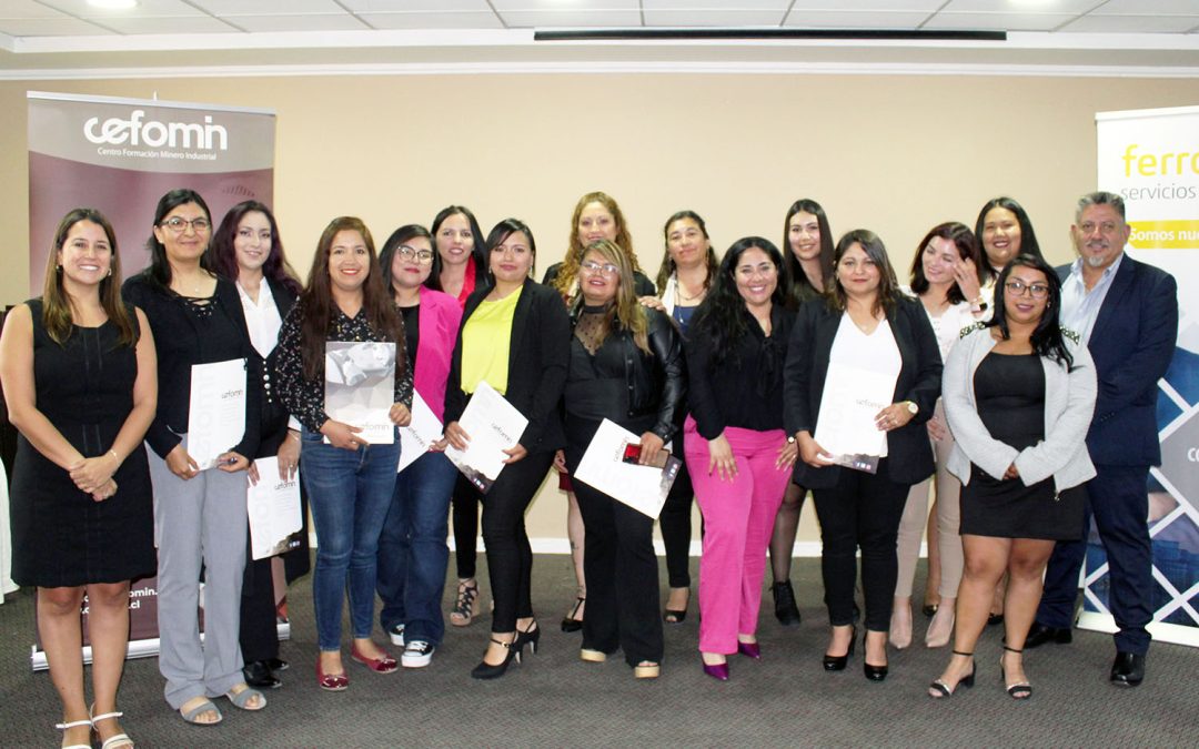 23 MUJERES CERTIFICAN COMPETENCIAS COMO OPERADORAS DE EQUIPOS PESADOS