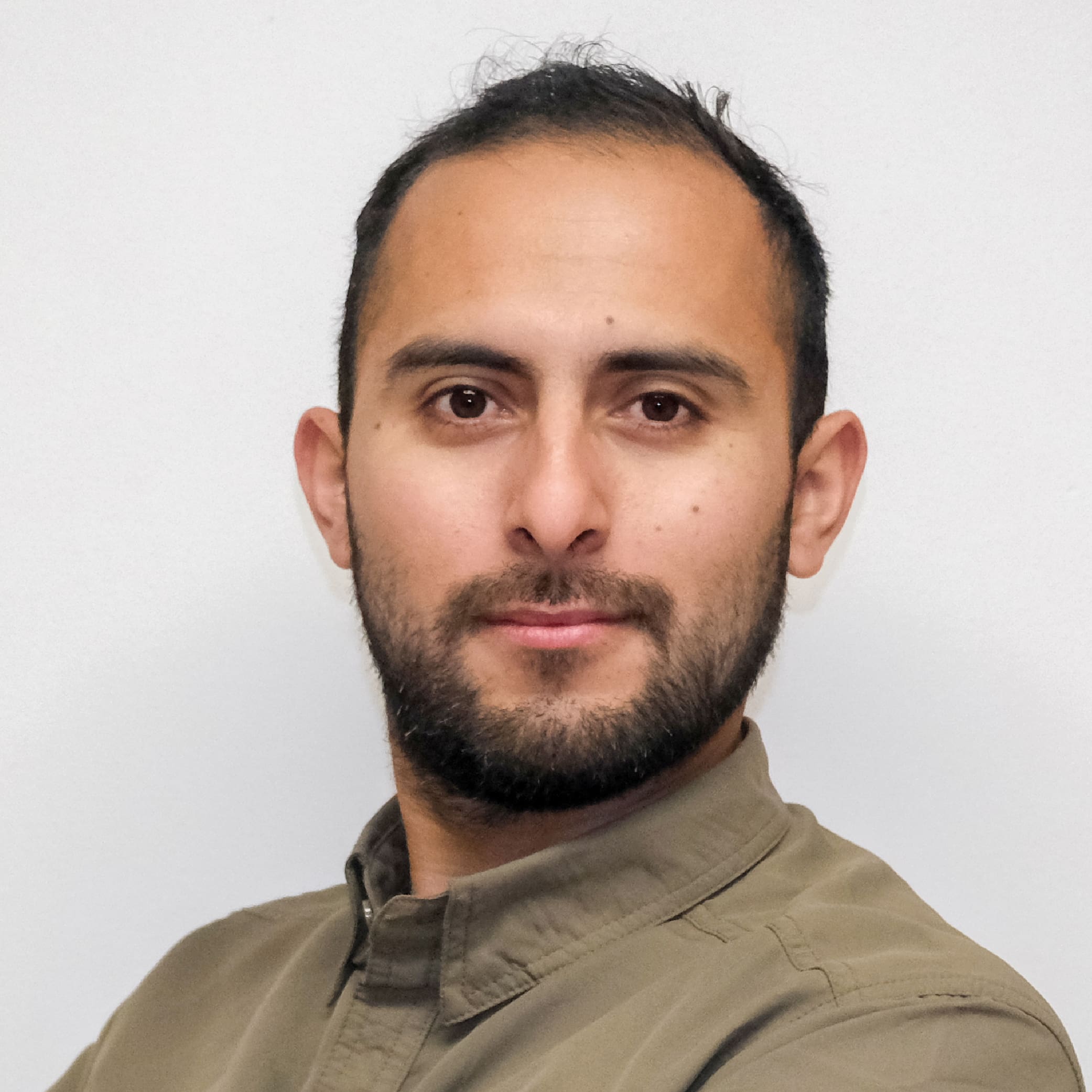 Jhonatan Olivares G.